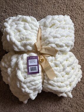 Donna Sharp Chunky Knit Throw Blanket Cream Ivory 40x50 Soft Chenille New
